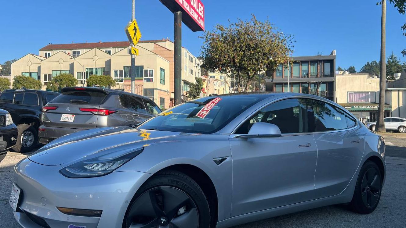 TESLA MODEL 3 2018 5YJ3E1EA5JF077343 image